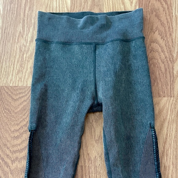 OFFLINE by AERIE 7/8 Hi-Rise LEGGING With Braided Sides Size SMALL - Picture 5 of 12